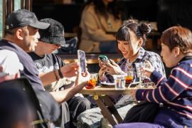 Bisnis kafe dorong vitalitas kawasan Tepi Danau Cuihu di Kunming China