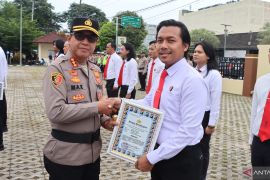 Berhasil bongkar modus baru peredaran narkoba, 14 personel Satresnarkoba Pangkalpinang terima penghargaan