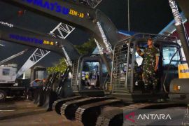 Bantuan alat berat dari TNI AD sudah sampai di Aceh