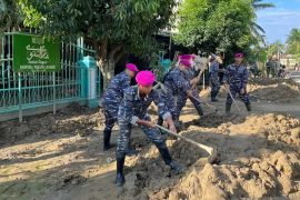 Personel Marinir diterjunkan untuk pulihkan wilayah Aceh Tamiang