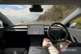 Tesla jadikan fitur mengemudi otomatis langganan Rp1,6 juta per bulan