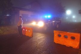 Polres tutup sementara ruas Pleret-Dlingo Bantul akibat tebing longsor