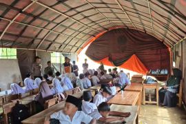 BPBD Garut mengkaji kondisi tanah yang sebabkan kerusakan bangunan sekolah