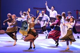 Perpaduan tarian klasik dan modern ditampilkan pada teater musikal Cinderella