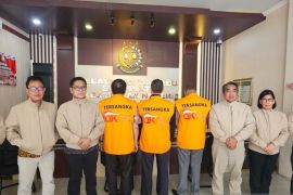 OJK serahkan tersangka tindak pidana pasar modal SWAT