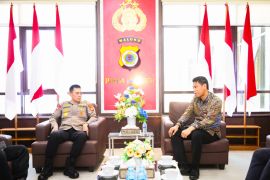 Polda Maluku dan OJK perkuat perlindungan investasi ilegal dan Pinjol tekan resiko