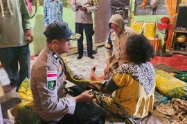 Polri layani kesehatan warga terdampak bencana dari pintu ke pintu
