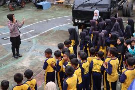Siswa SDN 1 Siwuran mengunjungi Polres Wonosobo
