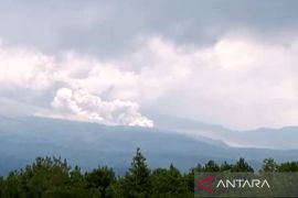 Gunung Semeru kembali luncurkan APG dan banjir lahar hujan