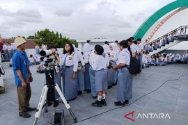 Planetarium UIN Walisongo Semarang menjadi destinasi pilihan outing class SMA Negeri 1 Purwodadi belajar astronomi