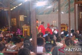 Uskup Timika resmikan Gereja Katolik Santo Stefanus Aikawapuka
