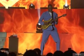 Brian McKnight bawakan \"Superhero\" sebagai pembuka konser Jakarta