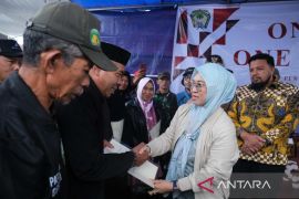 Pemkab Gowa menyerahkan 3.608 sertifikat PTSL kepada masyarakat