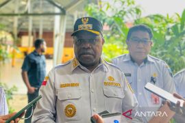 Pemkab Manokwari tetap melaksanakan pendidikan gratis meski pemerintah pusat lakukan efisiensi