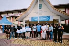 Bank Kalsel Salurkan Rp145 Juta untuk Warga Terdampak Banjir di HSU