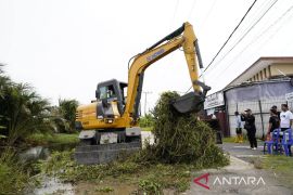 Pemkot Banjarmasin bersama warga gotong royong bersihkan sungai