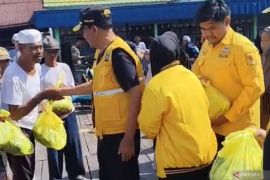Ribuan paket sembako untuk warga terdampak banjir HSU