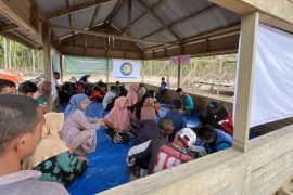 Relawan Muhammadiyah beri layanan kesehatan spesialistik di daerah terisolasi