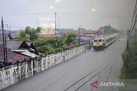 145 penumpang KA Ciremai dialihkan ke KA Harina imbas banjir Pantura