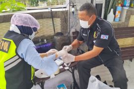 DVI Polda Jabar ambil sampel DNA keluarga korban pesawat ATR di Maros