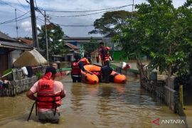 Diguyur hujan sehari, Bekasi langsdikepung banjir