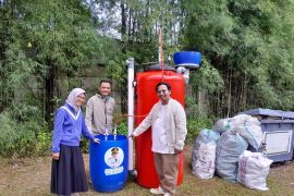 Gubernur Banten bantu alat pengolah sampah organik di Tangsel