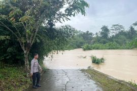 Debit Sungai Citarum meningkat, warga Karawang diminta waspada