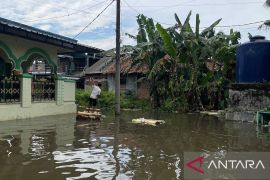 Banjir sepekan rendam ratusan rumah di Binuang Serang