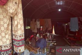 Sepekan kebanjiran, warga Binuang Serang keluhkan gatal-gatal