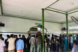 Satgas Yonif 511 jaga keamanan pelaksanaan ibadah di pedalaman Papua