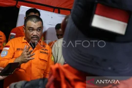 Basarnas tetapkan radius pencarian 1 kilometer dari serpihan pesawat