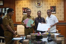 Pemkot Denpasar terima aset tanah bangunan dari Kementerian Keuangan