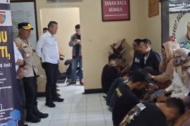 Polres Sumedang mengamankan pelaku balap liar di Jatinangor guna pembinaan