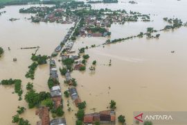 Karawang diterjang banjir, 6.596 warga di 13 kecamatan terdampak