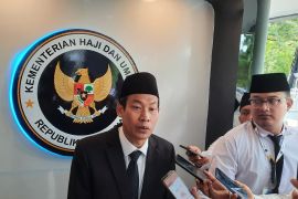 Guru Besar UIN Jakarta nilai petugas haji harus buang mental "dilayani"