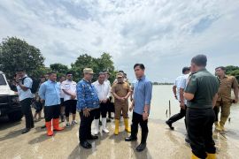 Wapres Gibran tinjau banjir Bekasi, instruksikan Forkompimda dampingi korban