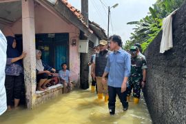 Gibran turun langsung tinjau banjir dan minta prioritaskan kesehatan warga