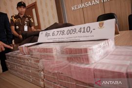 Terpopuler - Direktur MXGP mangkir, tiga legislator disidang, audit PKK molor hingga penyimpangan swasembada bawang putih