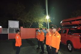 Tim SAR gabungan cari pekerja yang hilang terseret arus di perairan Pulau Poto