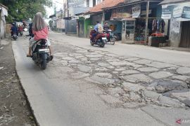 Pemkab Tangerang segera perbaiki jalan rusak di Pakuhaji