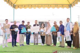 Danantara berikan 600 paket logistik kepada penghuni Huntara Aceh