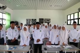 Kakanwil Kemenag Kaltara Bangun Semangat Kebersamaan Bersama Guru dan Siswa MTsN Malinau