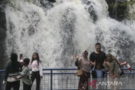 Jumlah perjalanan wisata tujuan Banten