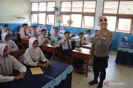 Wakapolda Babel nostalgia ke kampung halaman dan beri motivasi pelajar di Beltim