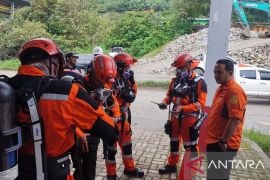 SAR uses special tool rescue miners trapped in Bogor mine