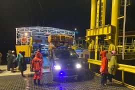 Akibat cuaca buruk, keberangkatan kapal feri rute Situbondo-Madura tertunda lagi