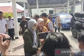 Kasus kredit modal kerja, Empat tersangka diserahkan ke Kejari Bengkulu