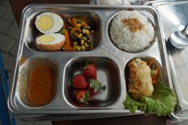 Ratusan siswa SMKN 3 Boyolangu alami diare diduga keracunan MBG