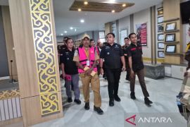 Kejati Papua Barat tahan dua tersangka korupsi proyek Dermaga Marampa