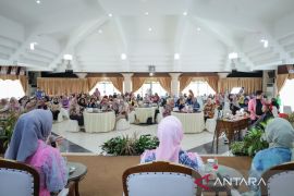 Desy isi reses dengan kegiatan keterampilan